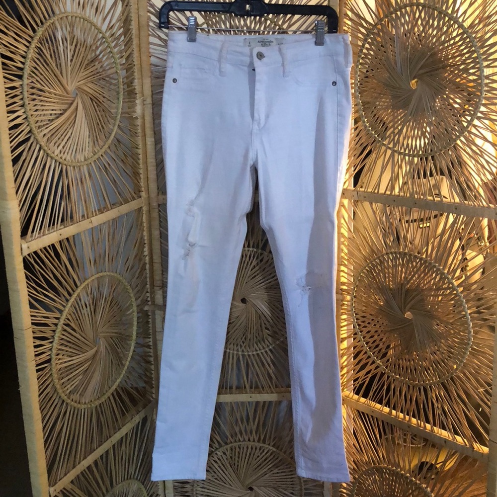 Women’s white skinny jeans